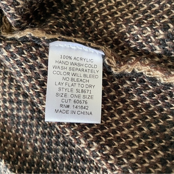 NEW She + Sky One Size Leopardd Animal Print Sweater Soft Fuzzy Cozy - Picture 9 of 9